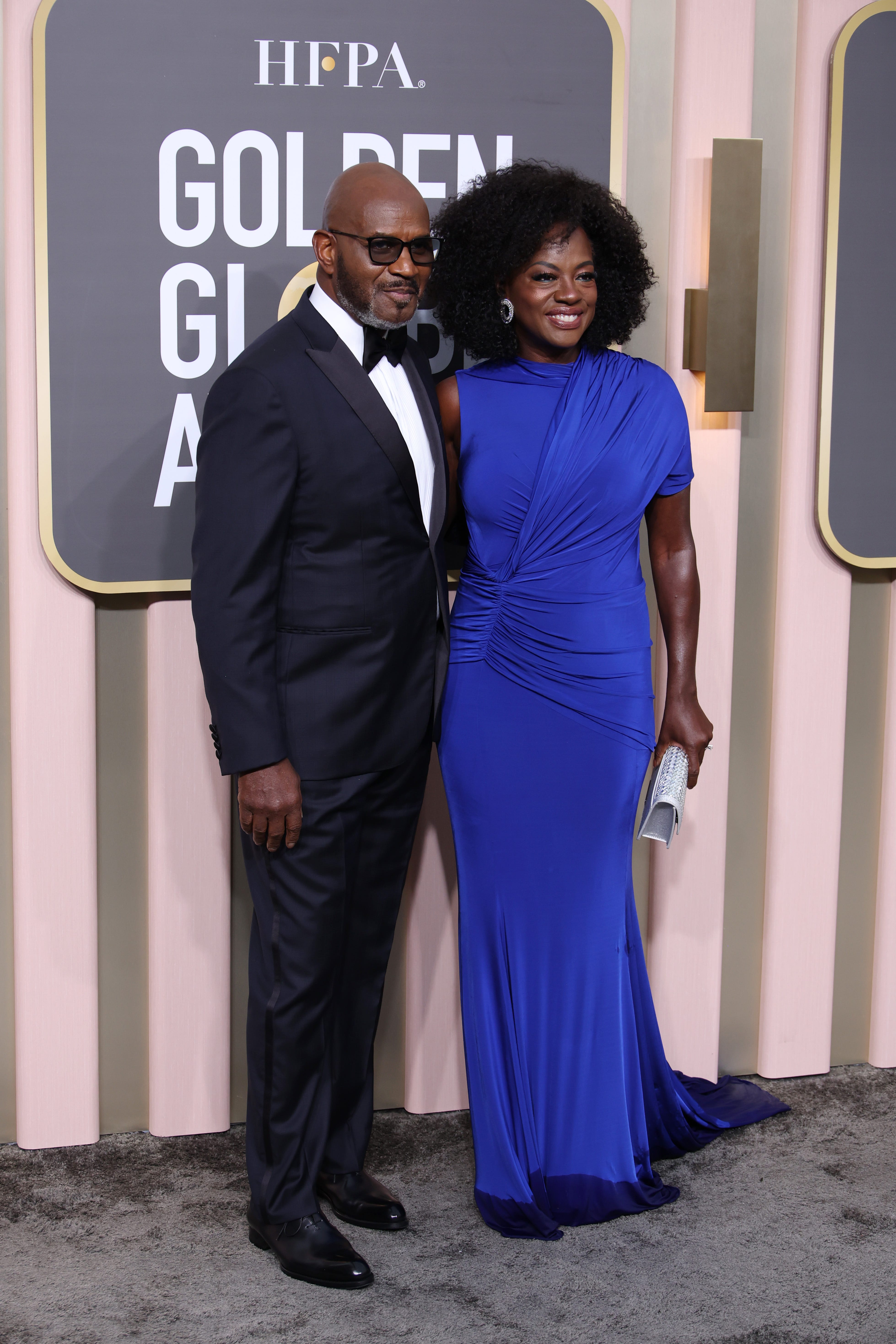 Julius Tennon und Viola Davis nehmen an den Golden Globes 2023 teil