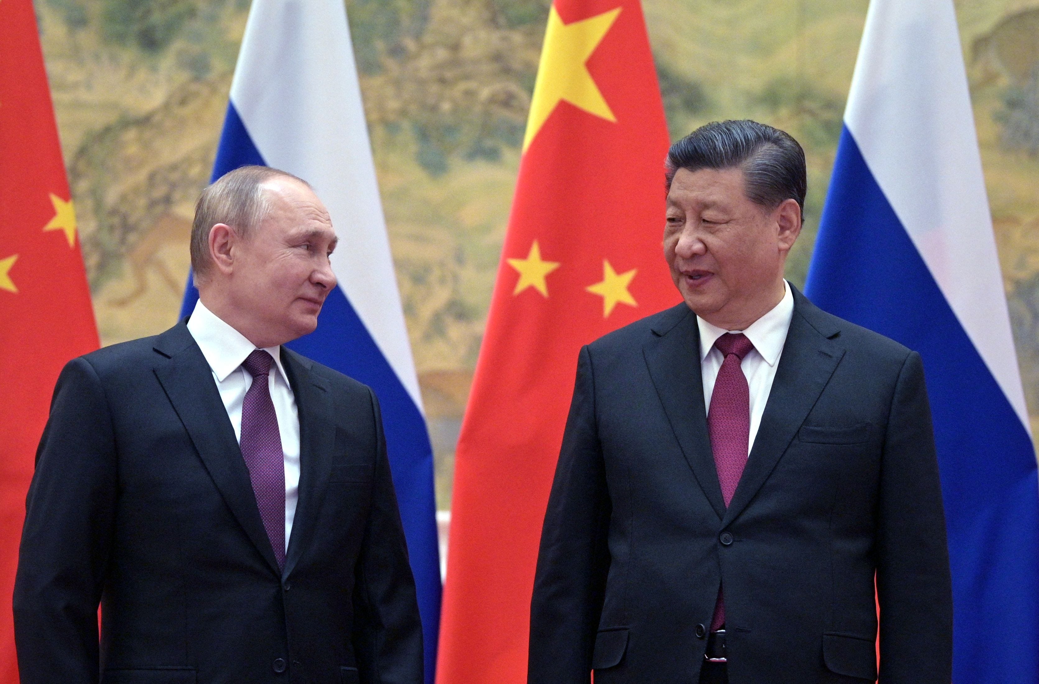 Der russische Präsident Wladimir Putin (l.) und der chinesische Präsident Xi Jinping posieren für ein Foto während ihres Treffens in Peking am 4. Februar 2022.