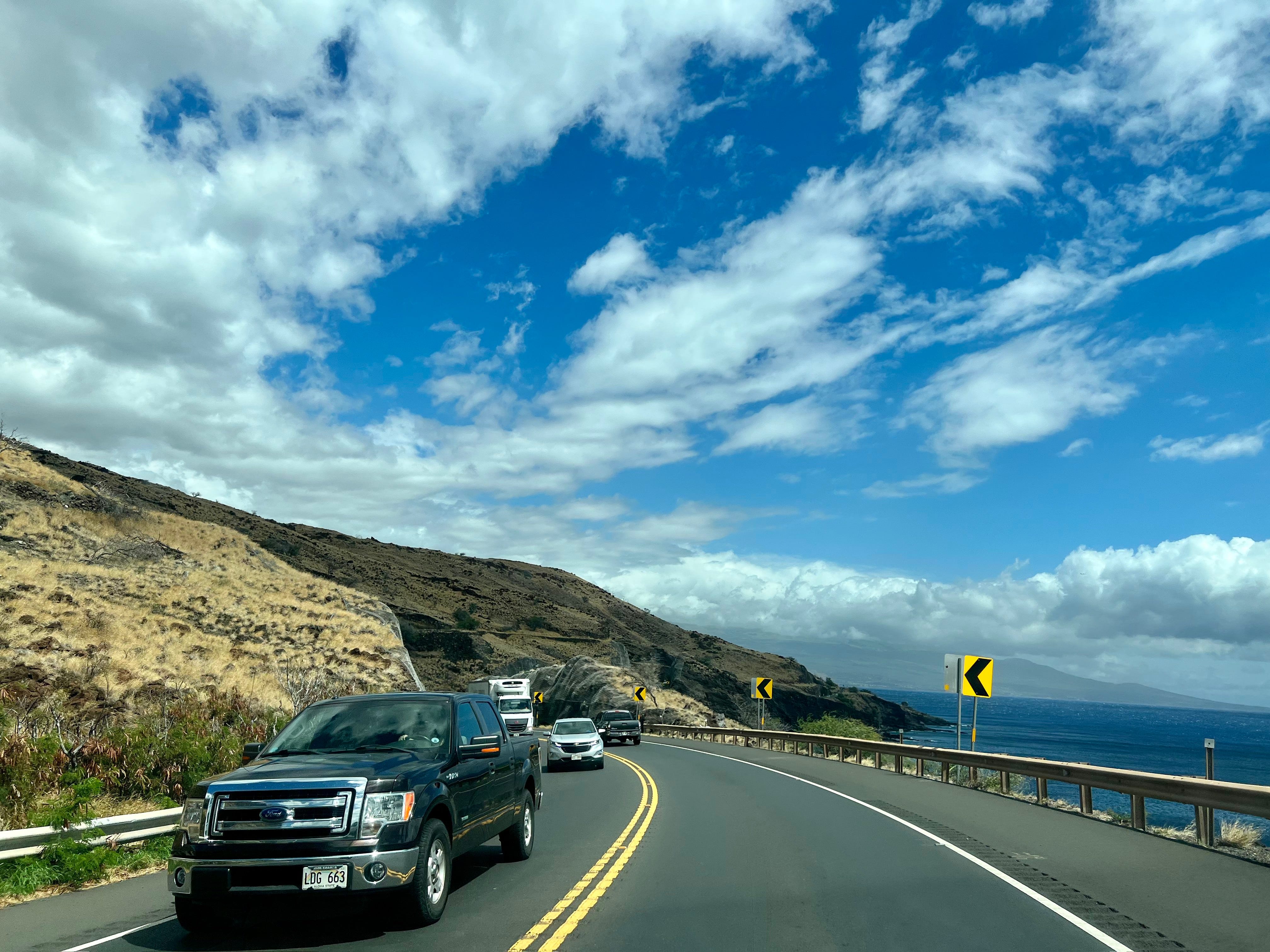 Klippenabschnitt des Honoapi'ilani Highway in Hawaii