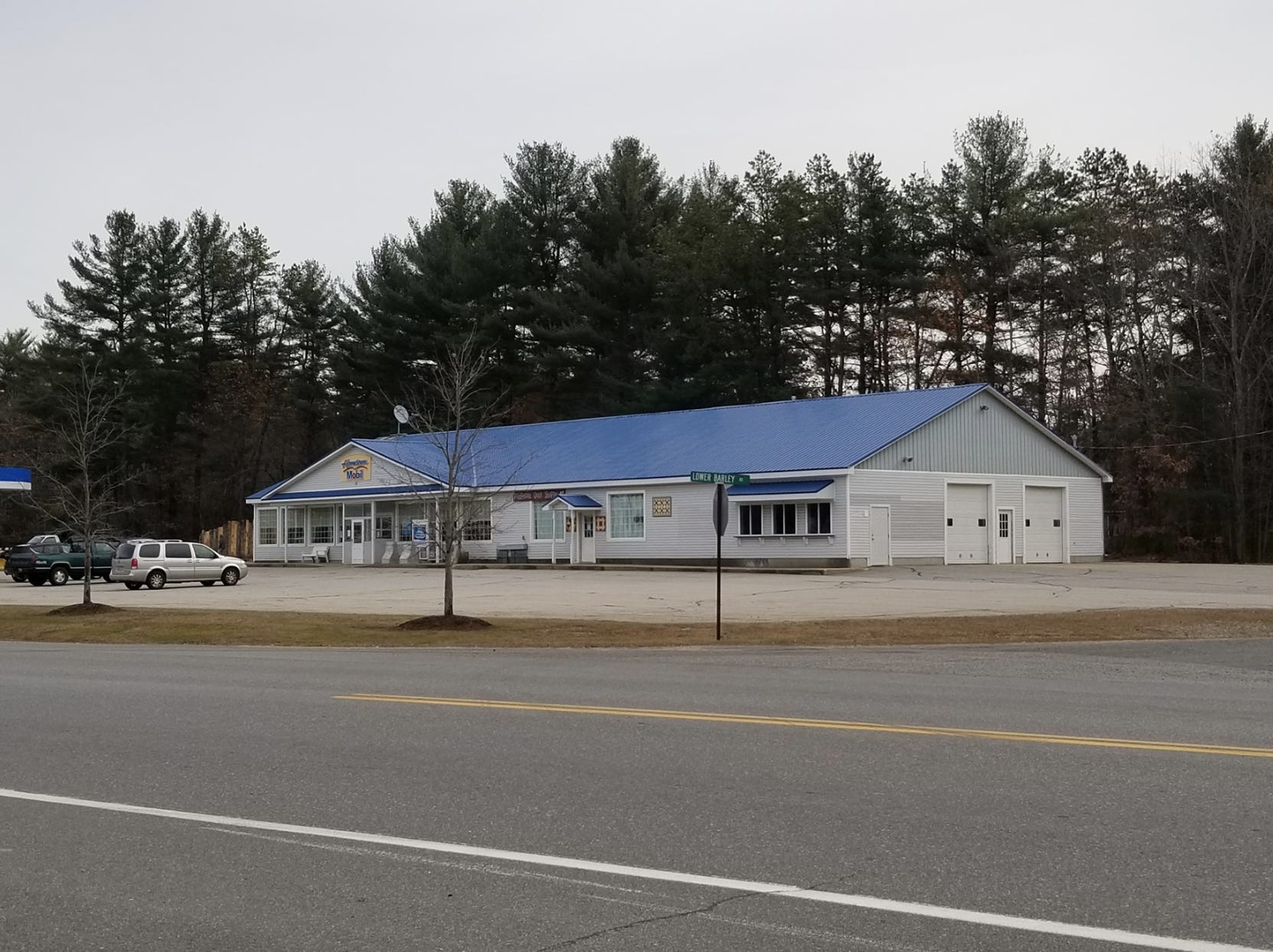 Hometown Gas & Grill in Libanon, Maine