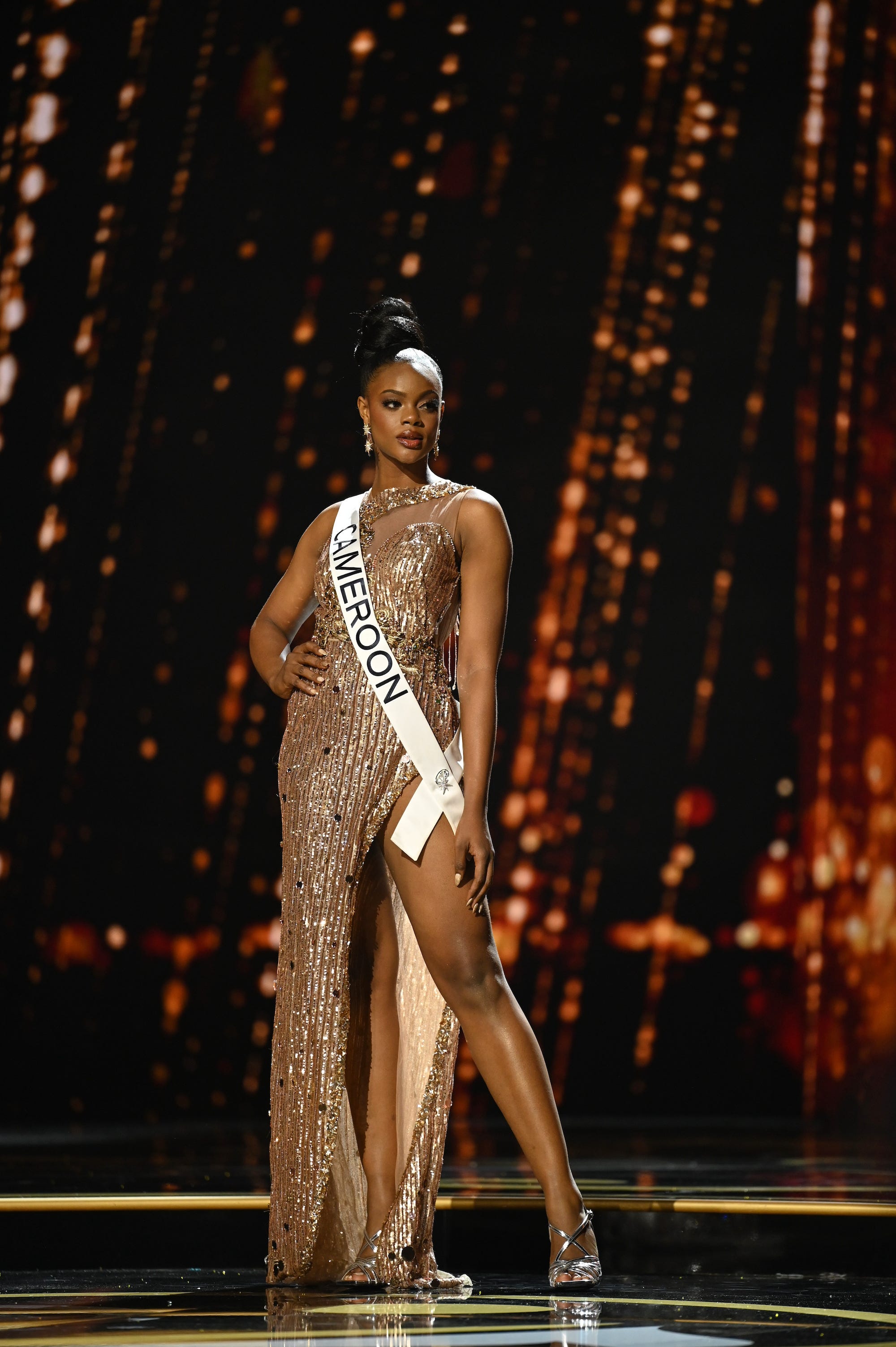 Miss Cameroon nimmt am 71. jährlichen Miss Universe-Wettbewerb teil.