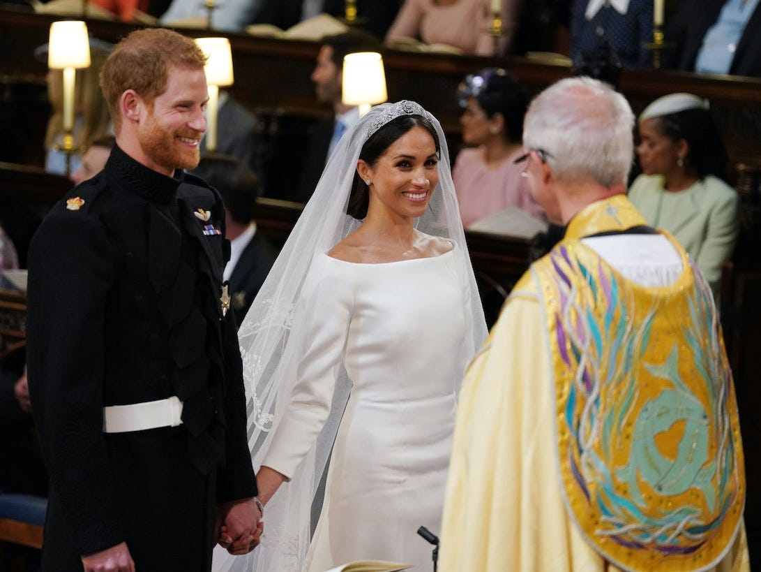 Prinz Harry und Meghan Markle haben drei Tage vor ihrer im Fernsehen übertragenen königlichen Hochzeit im Jahr 2018 heimlich geheiratet.