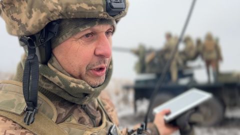 Der Kommandant einer ukrainischen Flugabwehrmannschaft, bekannt als 