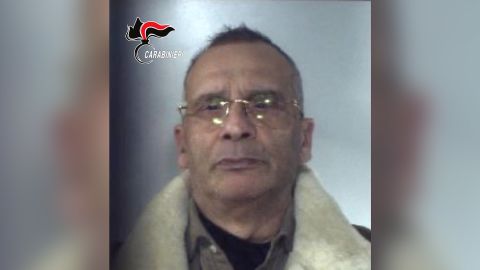 Matteo Messina Denaro ist auf einem Buchungsfoto der Polizei zu sehen, nachdem er am 16. Januar 2023 in Palermo festgenommen wurde.