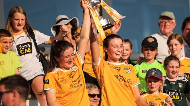 Armagh besiegte Fermanagh im Finale der All-Ireland Junior Championship nach einer Wiederholung – die Mannschaften kämpfen nun um den Aufstieg