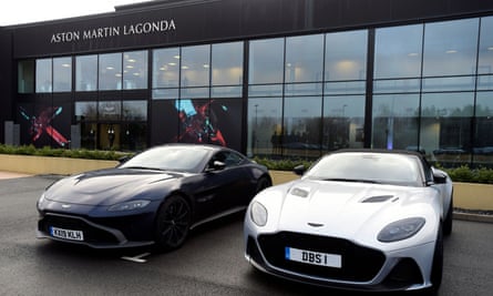 Aston Martin Lagonda Autos parkten außerhalb der Fabrik in St. Athan