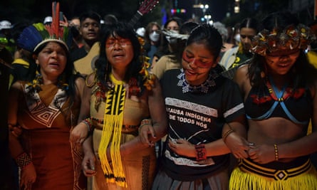 Ein Protest in São Paulo fordert die Abgrenzung indigenen Landes und Gerechtigkeit nach der Ermordung des britischen Journalisten Dom Phillips und des brasilianischen Spezialisten für indigene Angelegenheiten Bruno Pereira