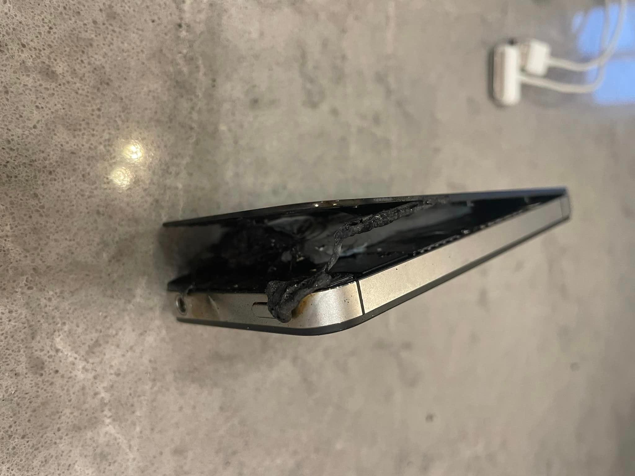 Das Innere des iPhone 4 von Leisgang, nachdem es explodiert war.