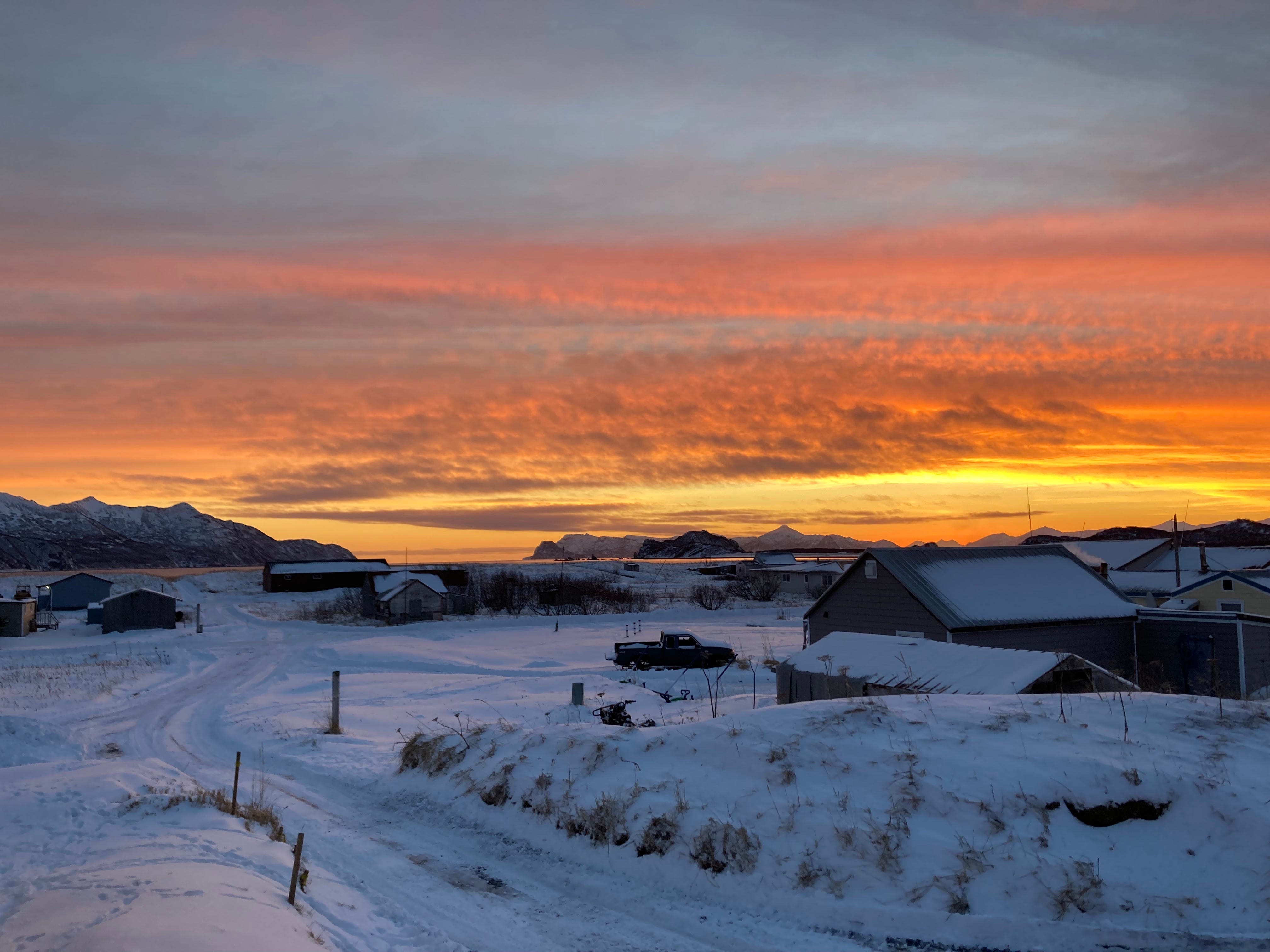 Ein wunderschöner Sonnenuntergang in Alaska.