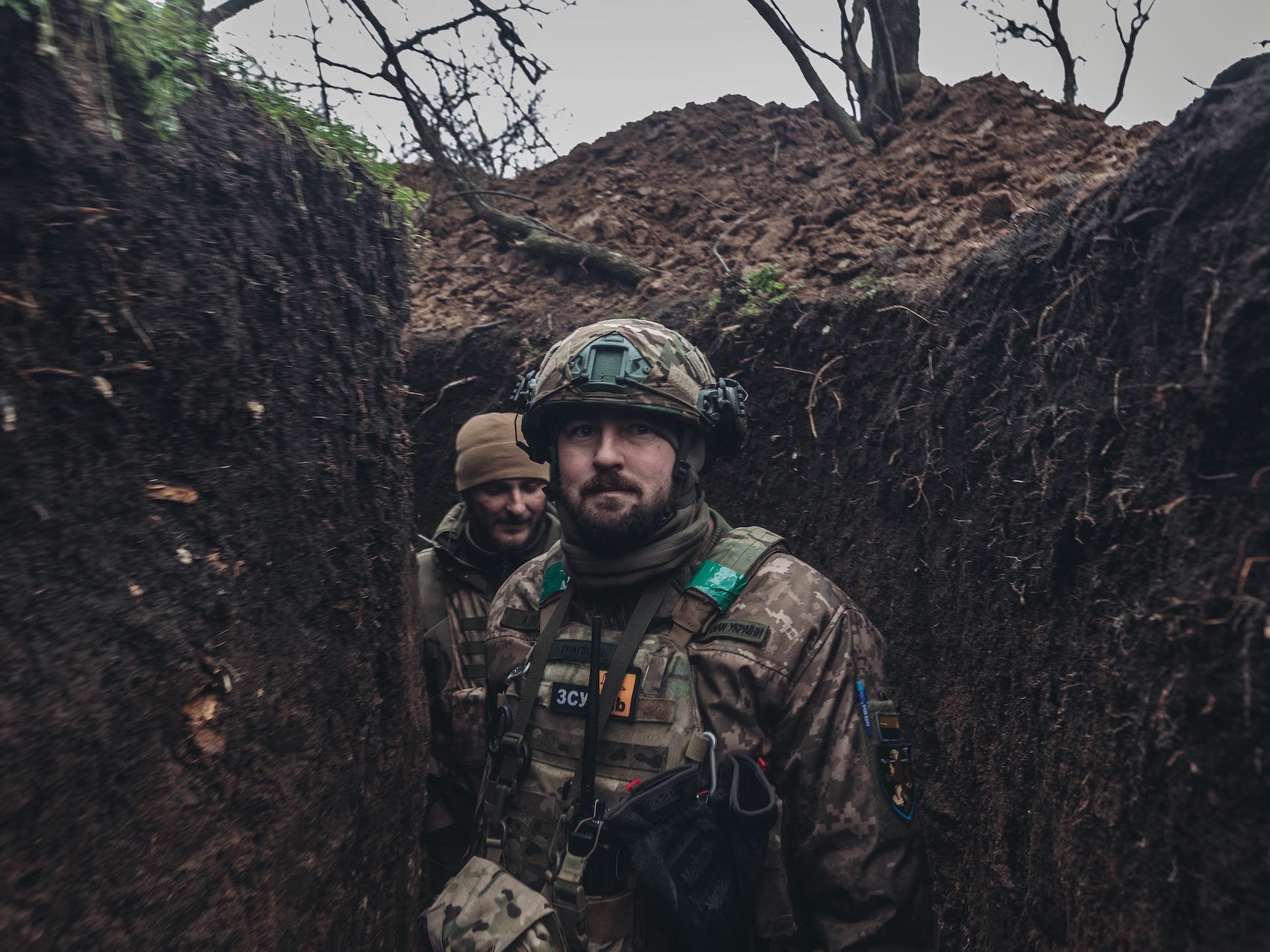 Ukrainische Soldaten in einem Schützengraben