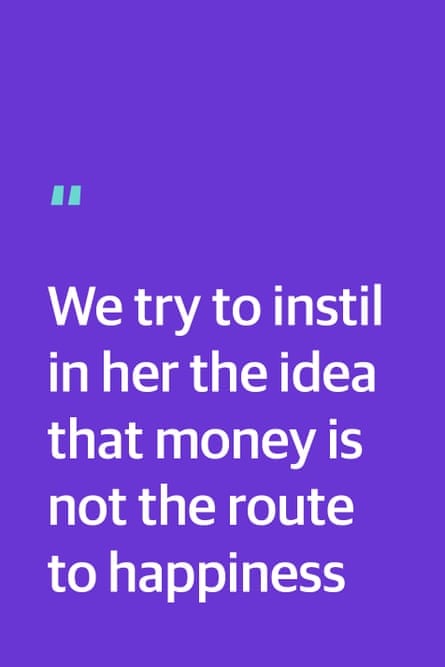 Zitat: „Wir versuchen ihr beizubringen, dass Geld nicht der Weg zum Glück ist“