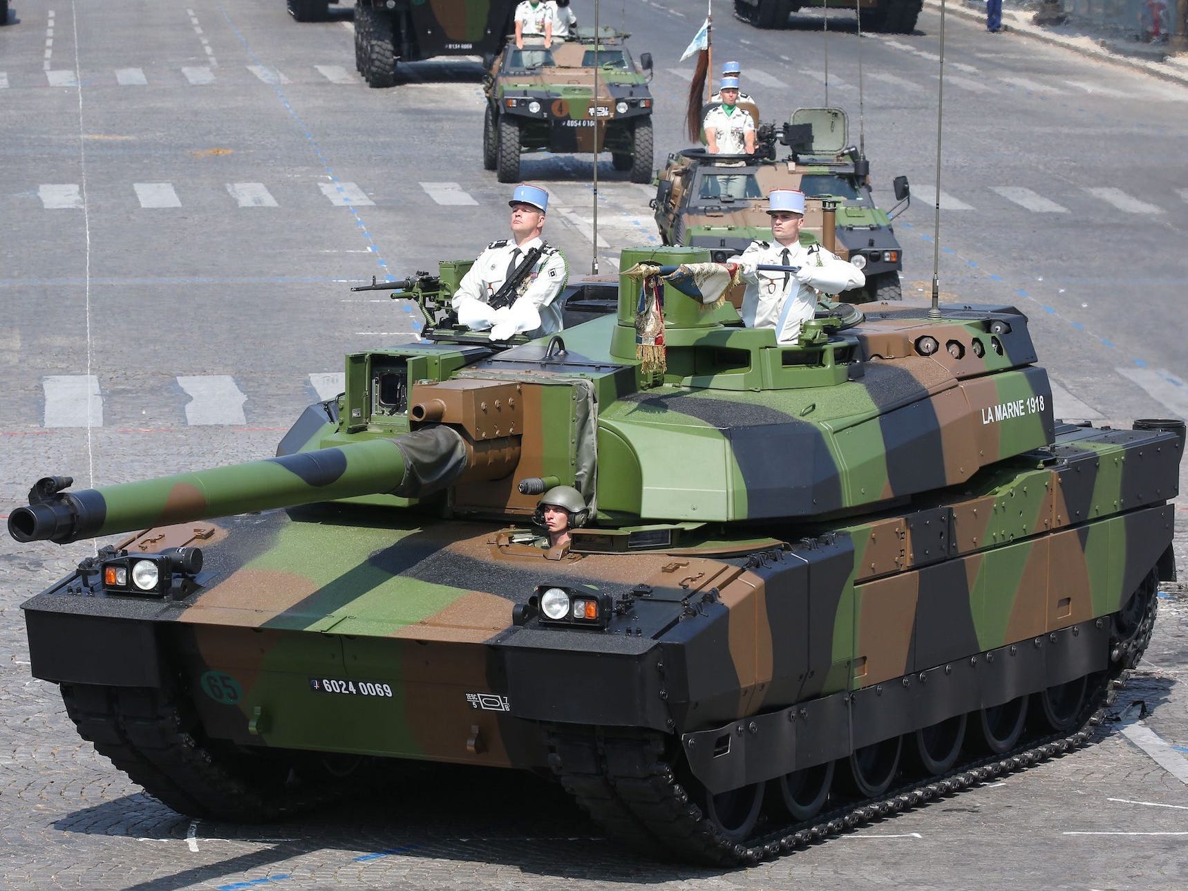 Französischer Leclerc-Panzer Champs-Elysees in Paris während des Bastille-Tages