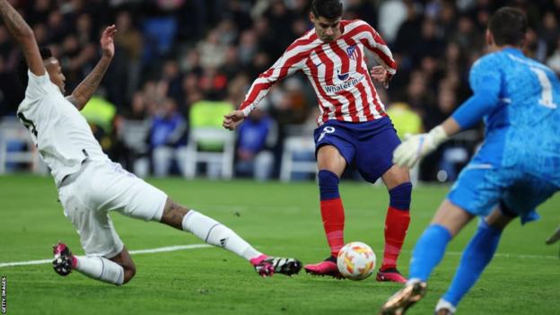 Alvaro Morata erzielt ein Tor für Atletico Madrid
