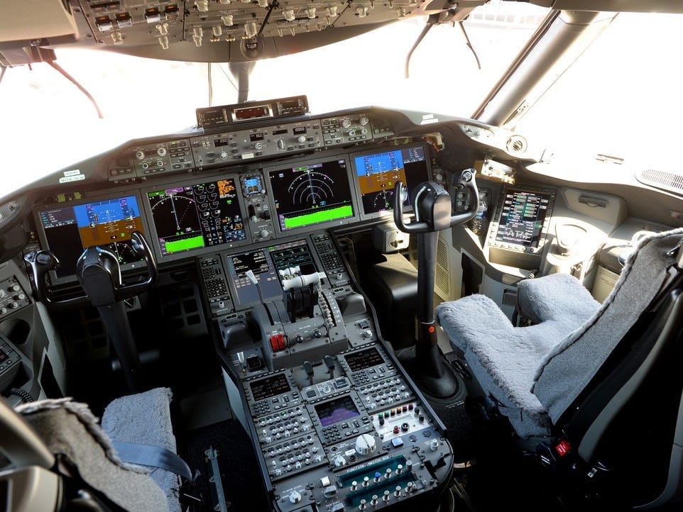 Das Cockpit eines Boeing 787-Jets.