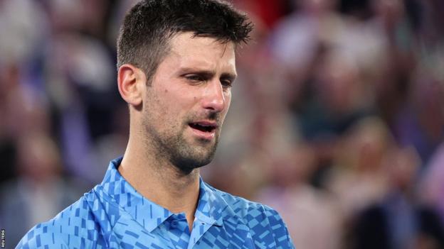 Novak Djokovic weint nach seinem Sieg bei den Australian Open