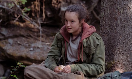 Bella Ramsey als Ellie in Folge drei.