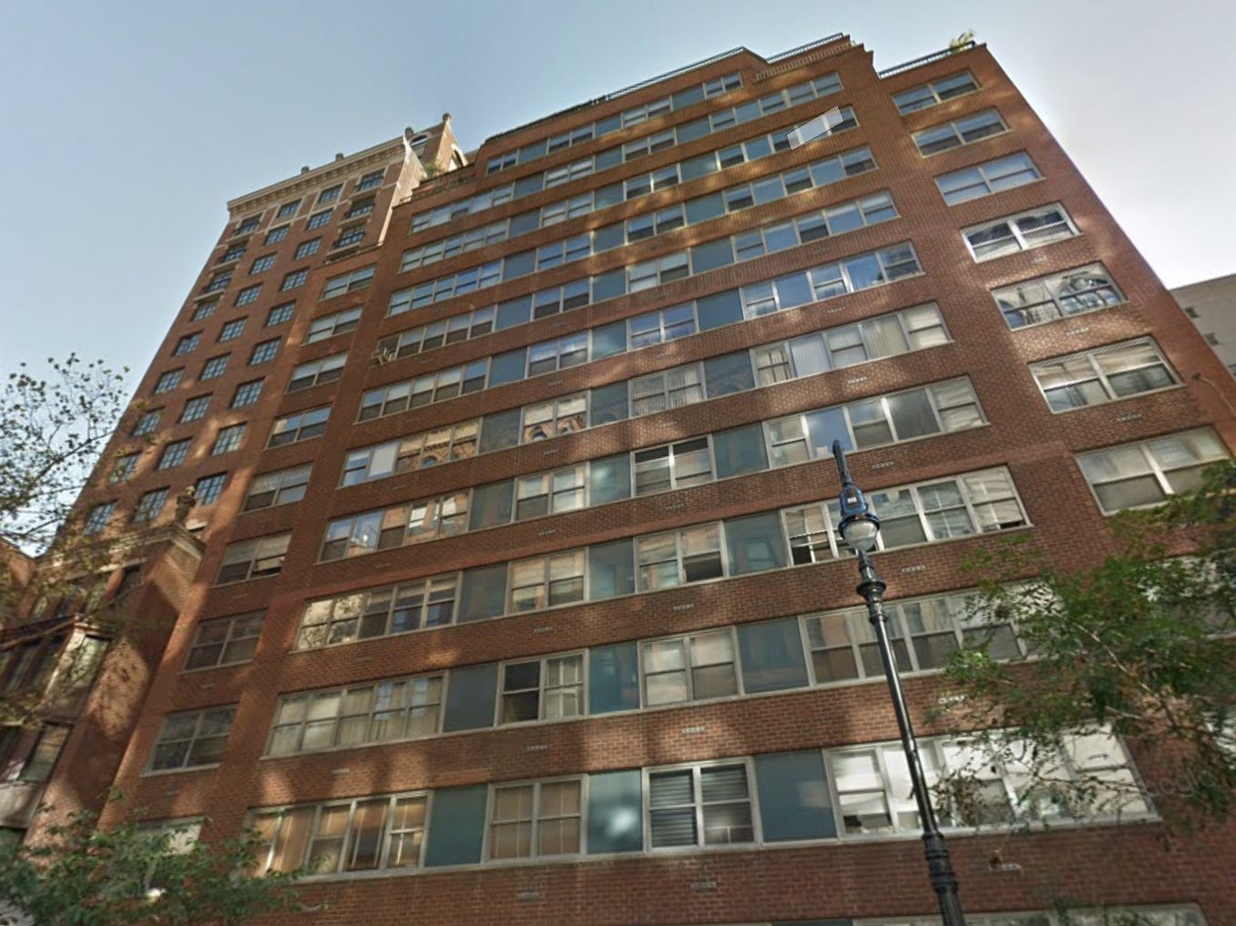 Eine Google Maps-Aufnahme des Äußeren des Village House Condominium in Manhattan.
