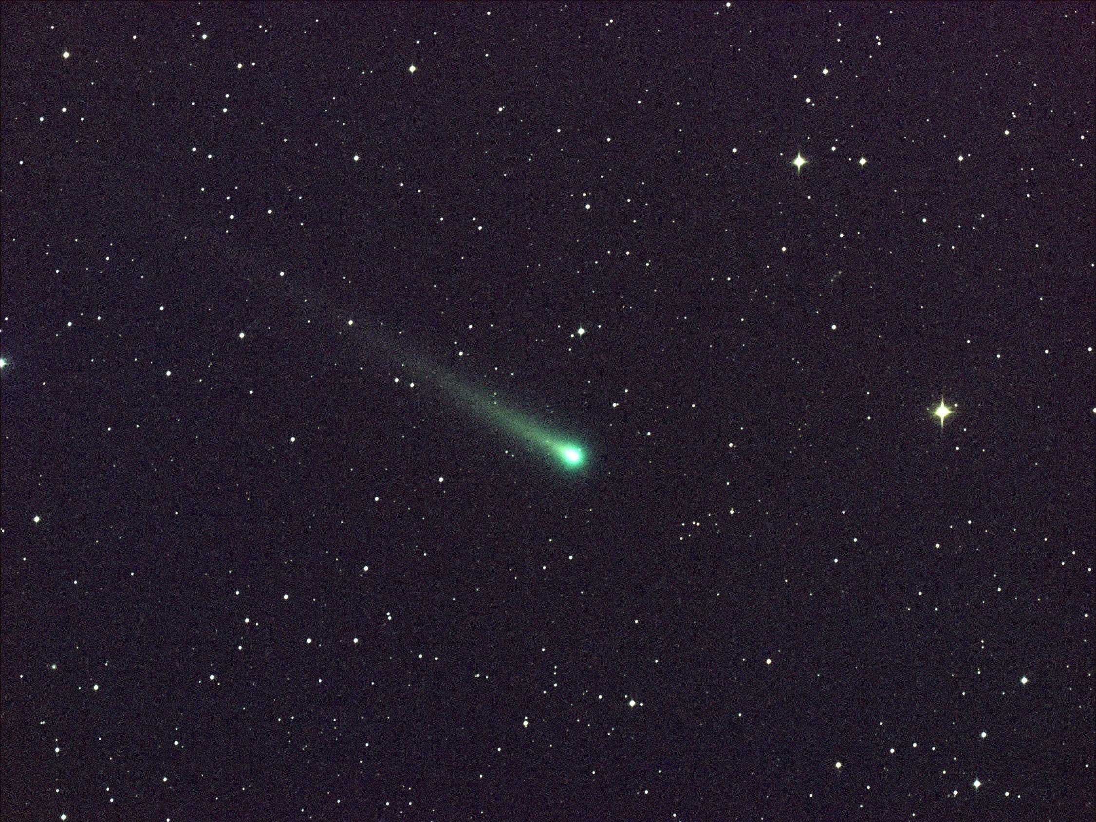 Grüner Komet im Weltraum