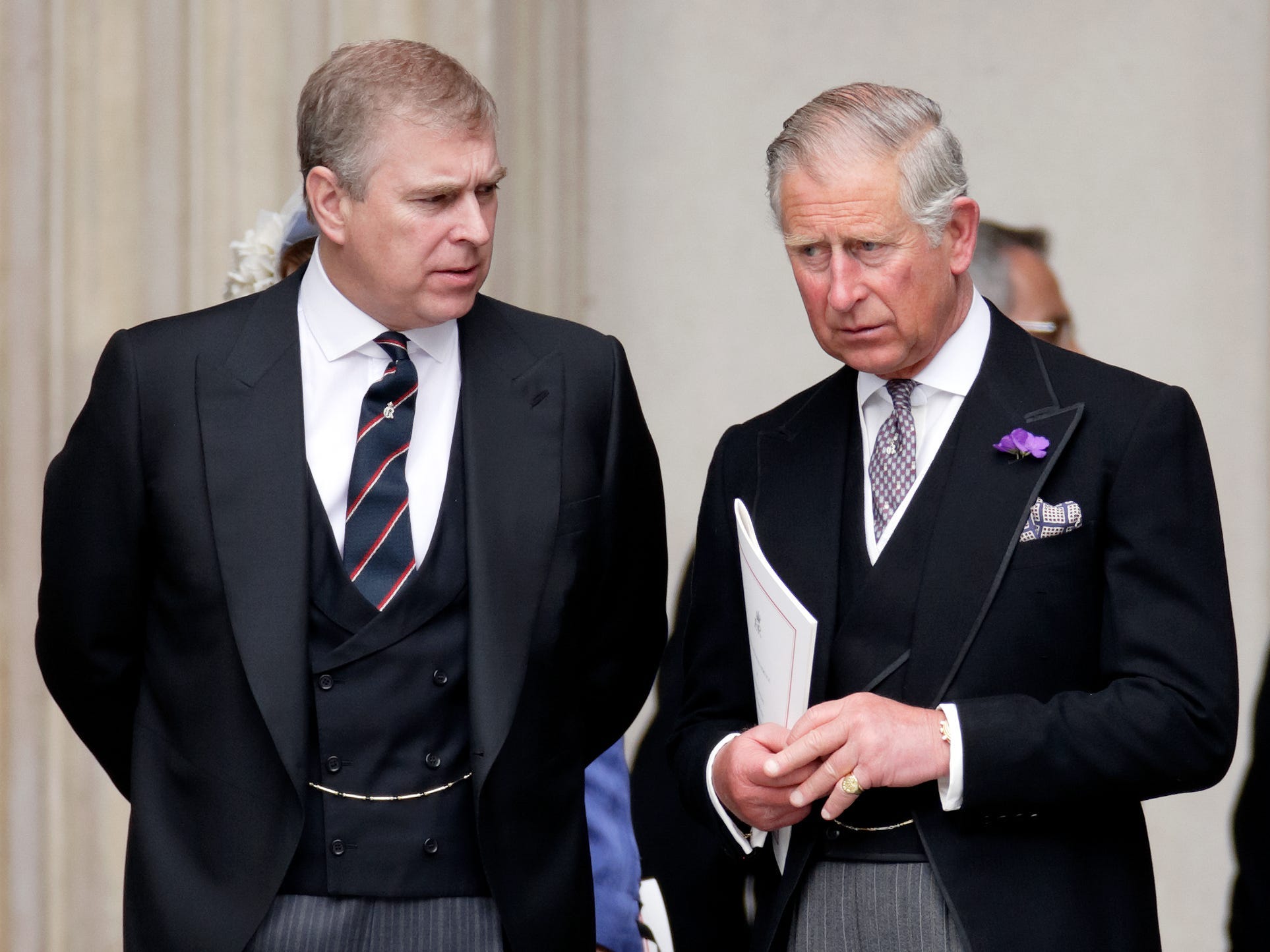 Prinz Andrew und König Charles im Jahr 2012