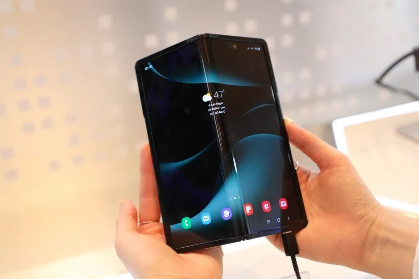 Bildnachweis – Samsung Display, über TheVerge.  - Samsung Display bringt einen neuen 360-Grad-Scharnier-Prototyp für zusammenklappbare Telefone heraus