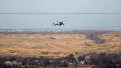 Ein russischer Mi-28-Militärhubschrauber, fotografiert am 19. Januar in der Region Luhansk in der Ostukraine.