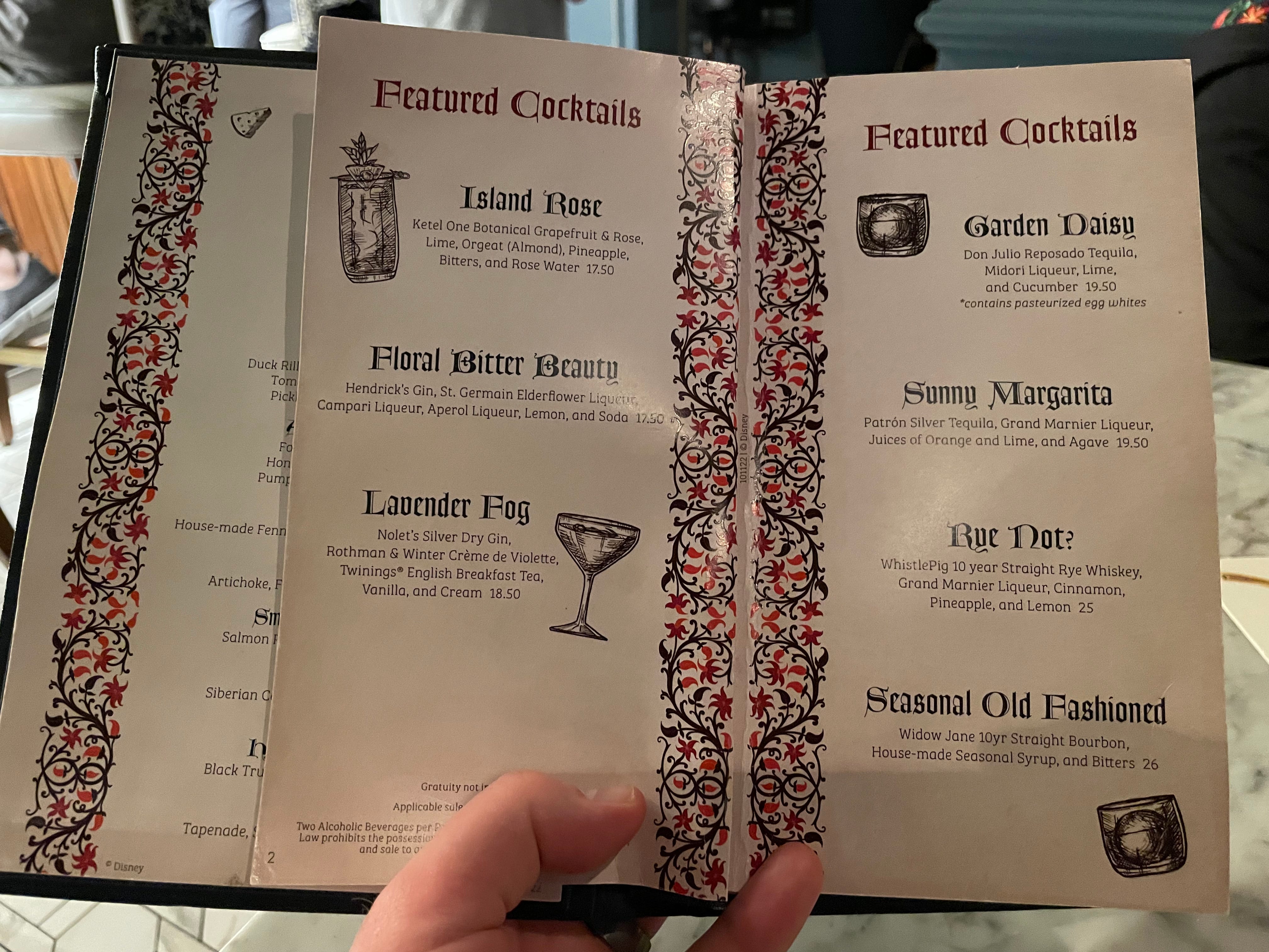 Cocktailkarte in der Enchanted Rose Lounge im Grand Florida Resort von Disney