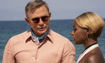 Daniel Craig, links, und Janelle Monáe in Rian Johnsons Glass Onion: A Knives Out Mystery.