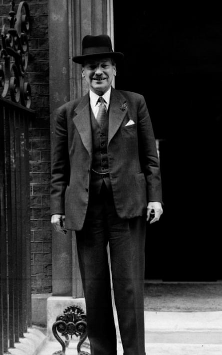 Premierminister Clement Attlee in der Downing Street 10 im Jahr 1947.