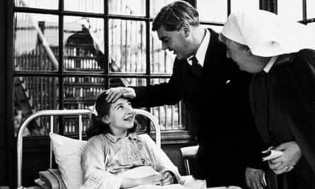 Qttlees Labour-Regierung von 1945 gründete den NHS.  Hier besucht Gesundheitsminister Aneurin Bevan ein Krankenhaus in Lancashire.