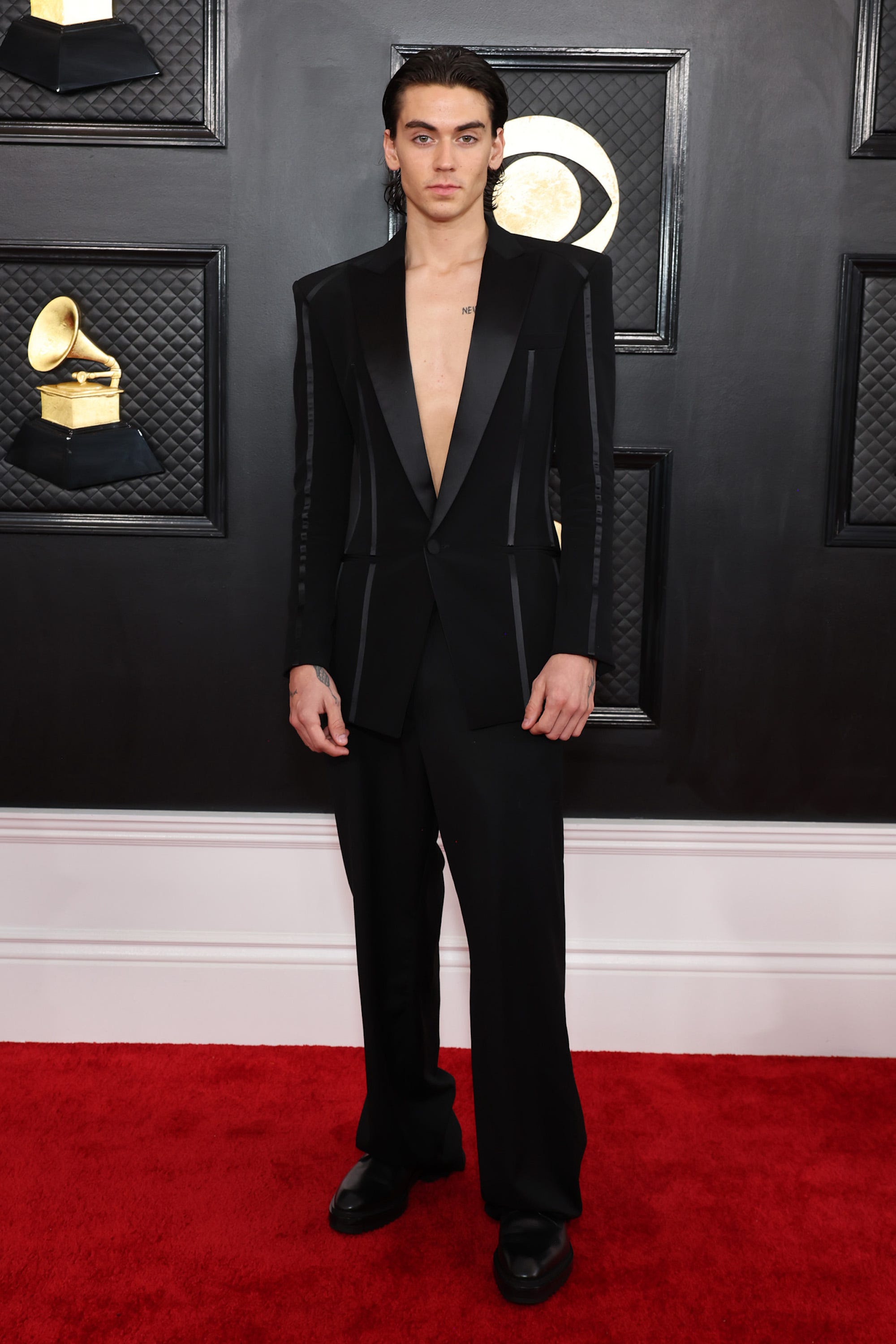 Zack Lugo nimmt an den Grammy Awards 2023 teil.