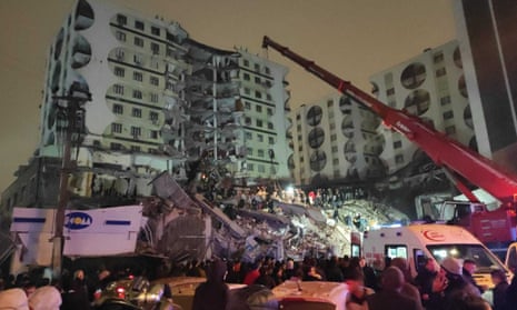 Ein Blick auf ein zerstörtes Gebäude in Diyarbakir