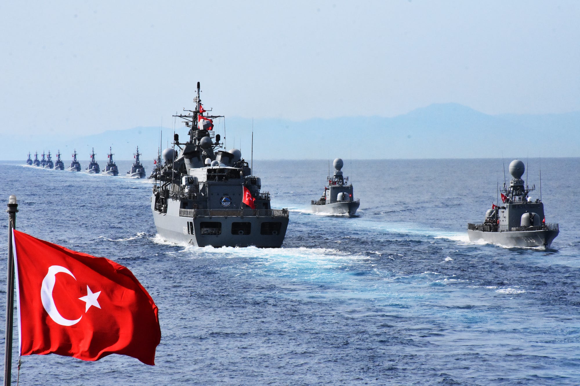 Kriegsschiffe der türkischen Marine Blue Homeland 2022 Übung