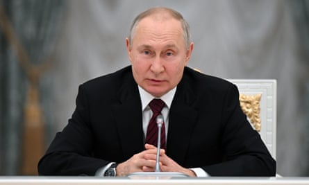 Der russische Präsident Wladimir Putin.  Der britische Außenminister James Cleverly kündigte eine neue Runde von Sanktionen gegen mit dem Kreml verbundene Personen und Militäreinheiten an, die an der russischen Invasion in der Ukraine beteiligt waren.