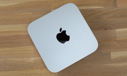 Die Oberseite des Mac mini mit dem Apple-Logo.