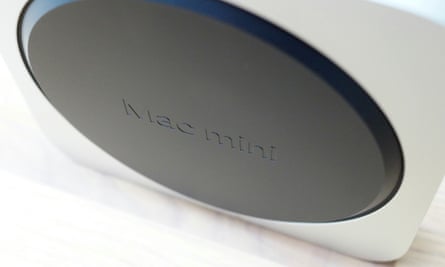 Die Unterseite des Mac mini M2.