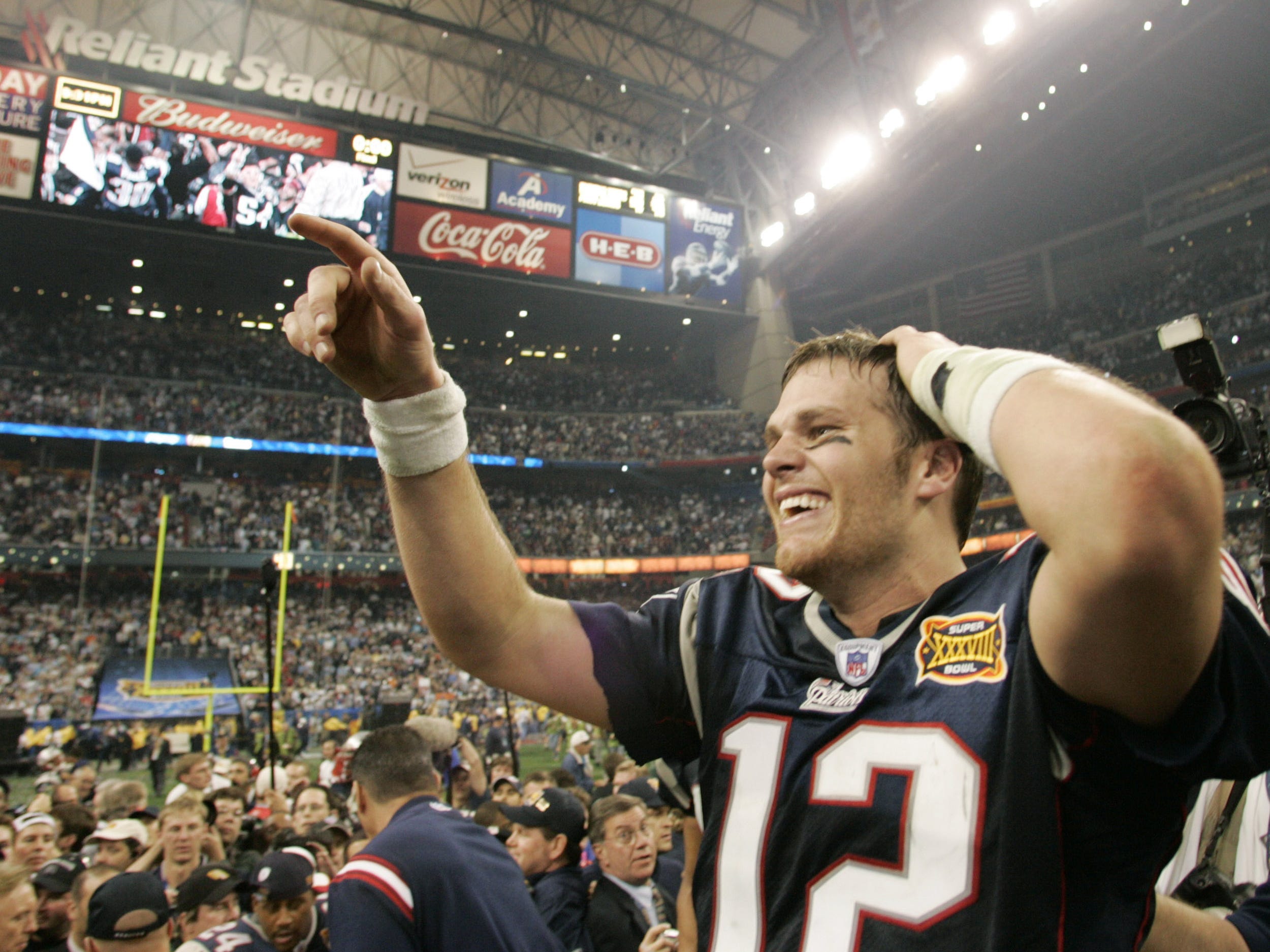 Tom Brady feiert den Gewinn des Super Bowl 2004.