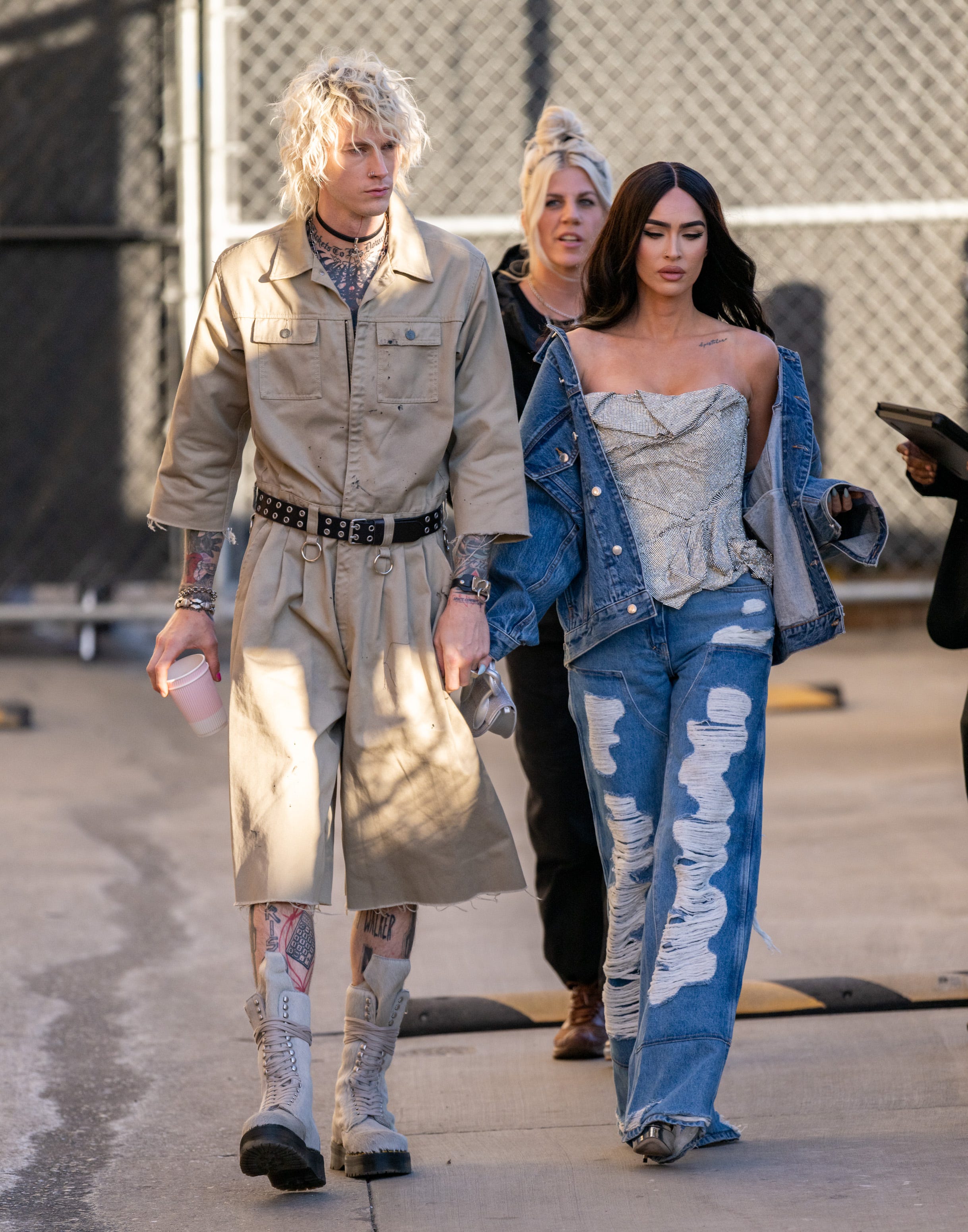 Machine Gun Kelly und Megan Fox sind am 07. Dezember 2022 in Los Angeles, Kalifornien, bei „Jimmy Kimmel Live“ zu sehen.  (Foto von Machine Gun Kelly und Megan Fox sind bei „Jimmy Kimmel Live“ am 07. Dezember 2022 in Los Angeles, Kalifornien, zu sehen.