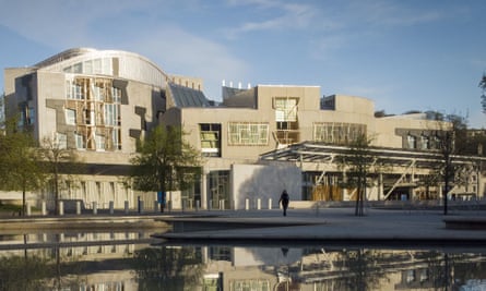 das schottische Parlamentsgebäude in Holyrood in Edinburgh
