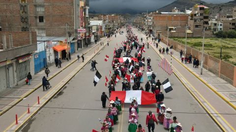 Demonstranten protestieren am 19. Januar 2023 in Puno, Peru, gegen die Regierung von Präsidentin Dina Boluarte und fordern ihren Rücktritt. 
