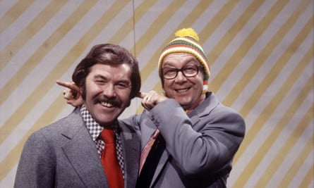 Dickie Davies mit Eric Morecambe im Jahr 1977.