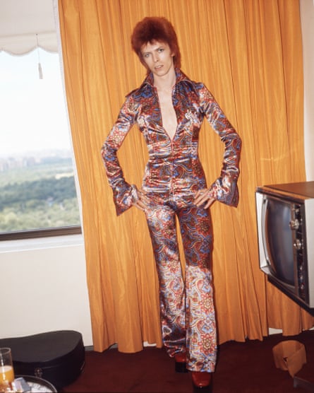 Bowie verkleidet als Ziggy in einem Hotelzimmer in New York im Jahr 1973.