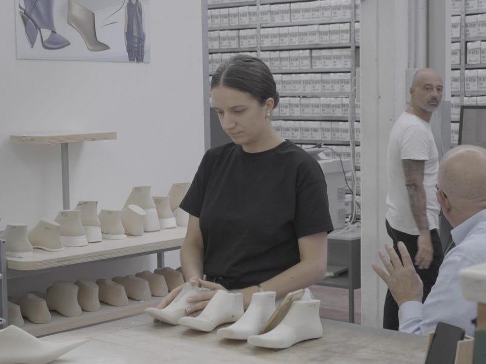 Kachorovska arbeitet in der Schuhfabrik der Marke