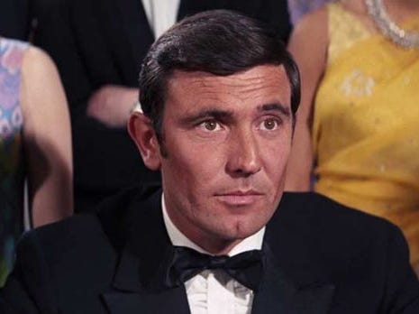 Ein Bild von George Lansbury als James Bond.