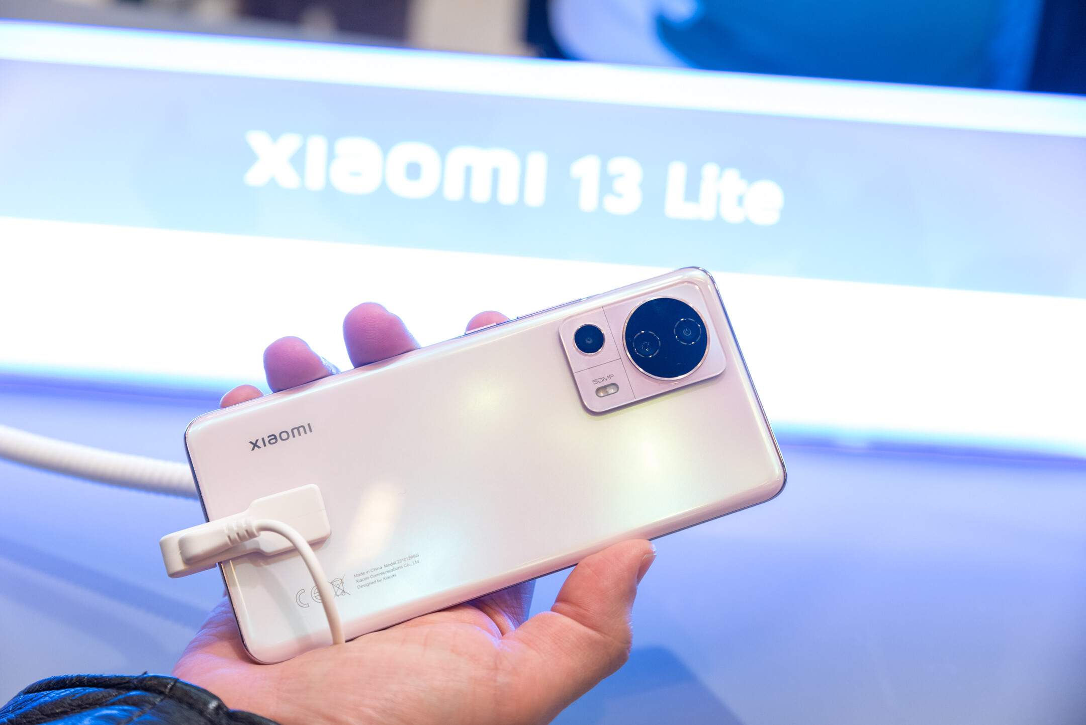 Das Xiaomi 13 Lite in Lite Pink - MWC 2023: Die von Leica angetriebene Xiaomi 13-Serie wird weltweit