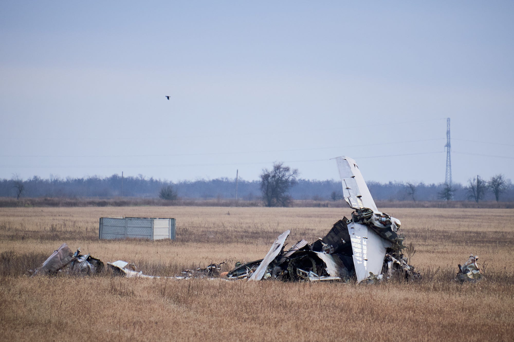 Wrack eines ukrainischen Kampfflugzeugs in Cherson zerstört