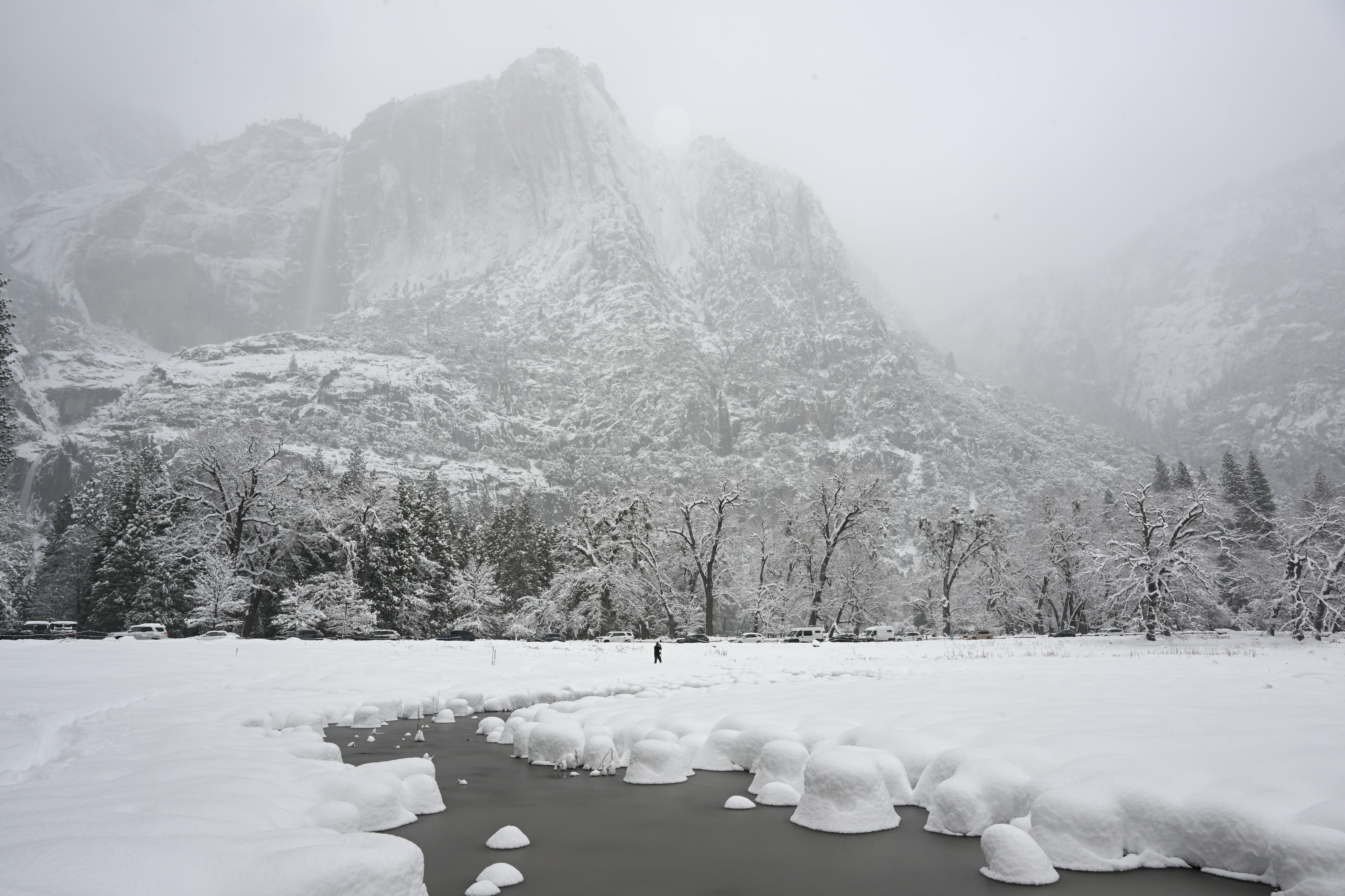 Schnee bedeckt den Yosemite-Nationalpark in Kalifornien, USA, am 23. Februar 2023, als in Kalifornien ein Wintersturm alarmiert wurde.