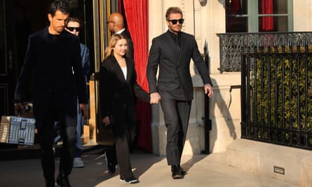 David Beckham mit Tochter Harper vor der Pariser Show 