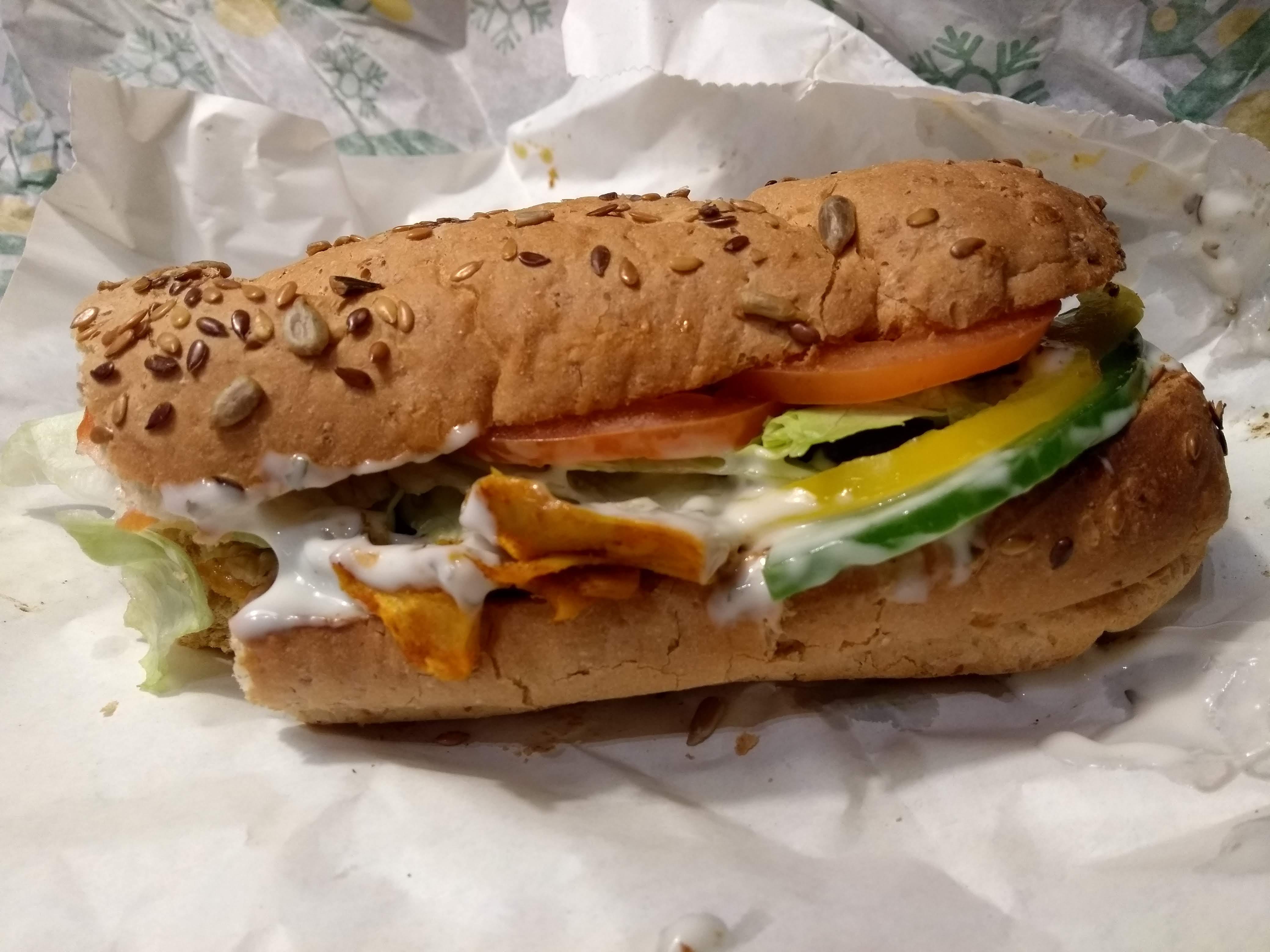 Subway veganes Hühnchen-Tikka-TLC-Sandwich