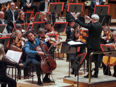 Sheku Kanneh-Mason mit dem Philharmonia Orchestra in der Royal Festival Hall.