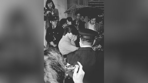 Der Taxifahrer und Serienmörder Lam Kor-wan wird im März 1983 vor das Oberste Gericht von Hongkong gebracht.